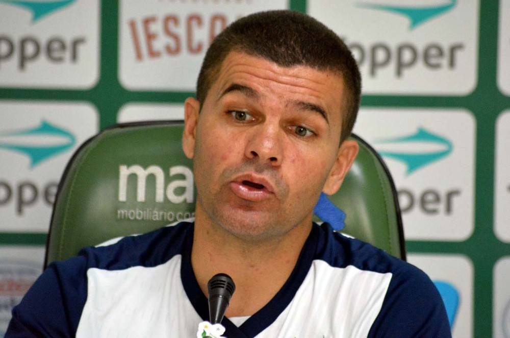 Série B: Louzer aguarda departamento médico para definir Guarani