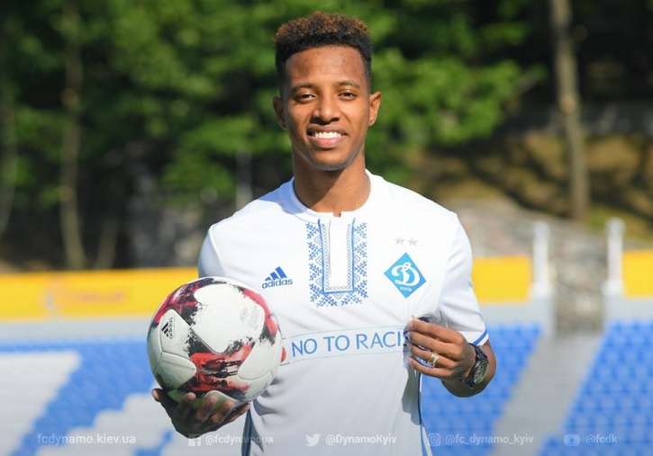 Dínamo de Kiev oficializa contratação de Tchê Tchê, do Palmeiras