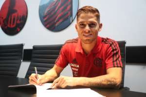 Flamengo acerta renovação contratual de Cuéllar até junho de 2022
