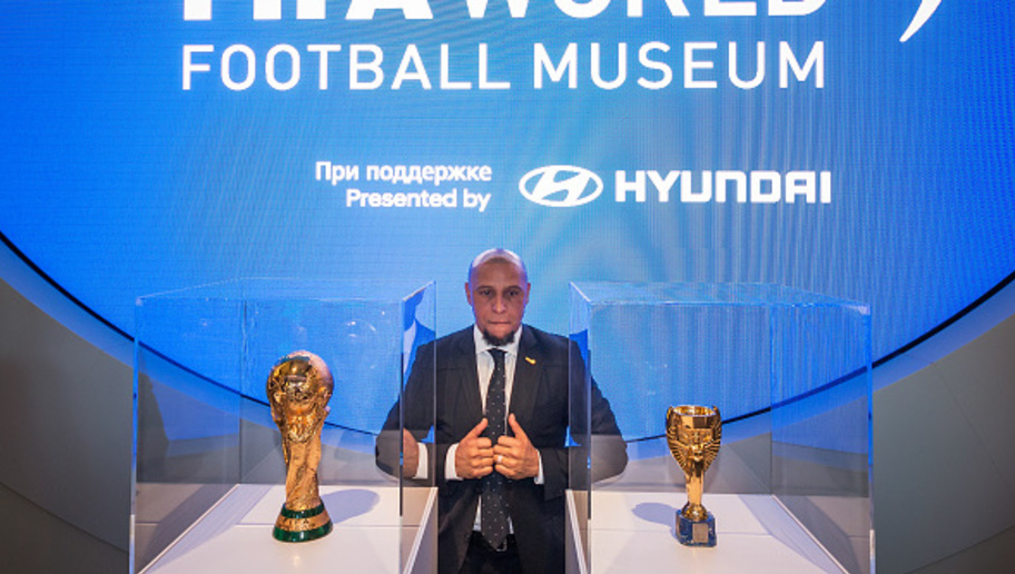 Com Roberto Carlos, Fifa inaugura em Moscou o ‘Museu Mundial do Futebol’