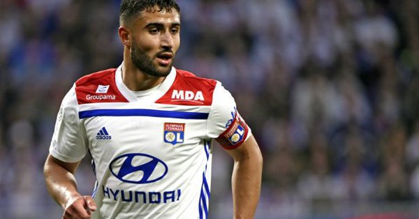 Francês: Lyon afirma que encerrou negociação com o Liverpool e Fekir fica na França