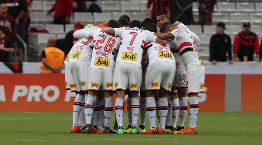 Nenê marca e São Paulo quebra tabu diante do Atlético-PR no Brasileirão