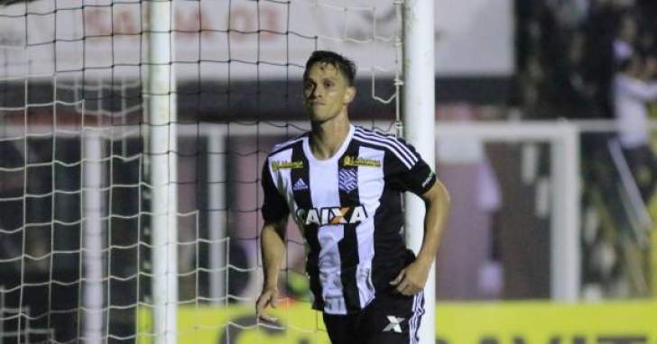  Em festival de gols, Furacão vence fora e entra no G4