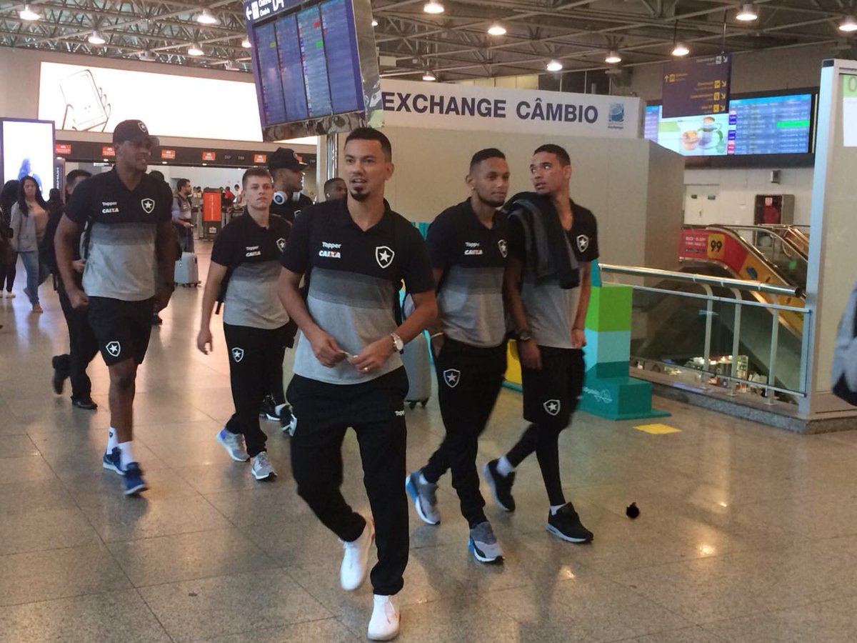 Botafogo desembarca em Salvador com desfalques para partida contra o Bahia