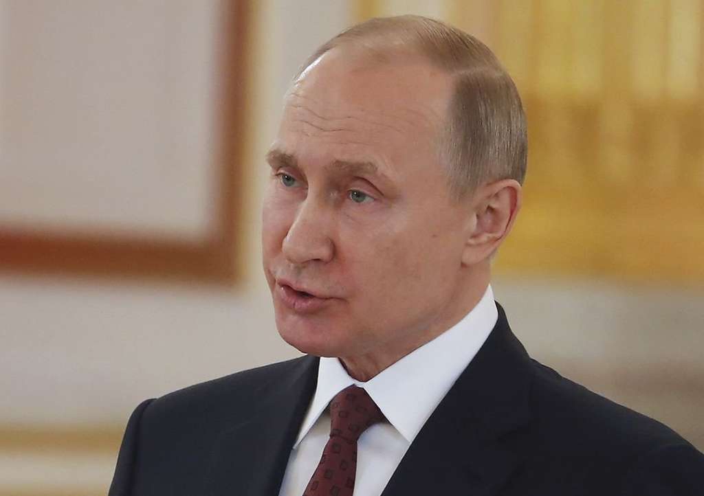 Putin faz ofensiva por presença de chefes de estado e espera por Temer