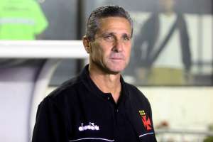 Jorginho comemora vitória em reestreia e pede apoio da torcida do Vasco