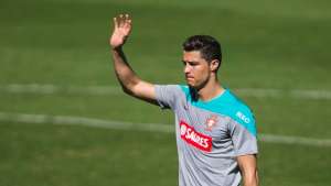 Cristiano Ronaldo mostra simpatia no 1º treino de Portugal na Rússia