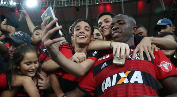 Vinicius Junior chora e fala em tom de despedida depois de outra vitória do Flamengo