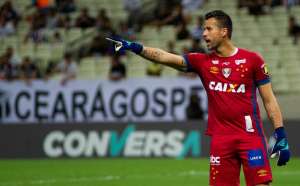 Fábio, goleiro do Cruzeiro, critica calendário do futebol brasileiro