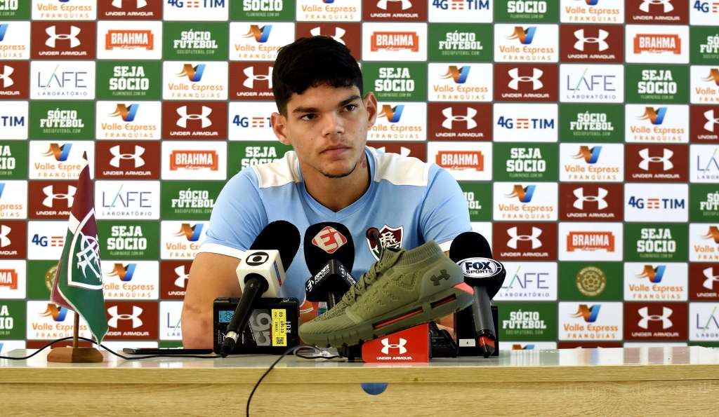 Ayrton Lucas lamenta sequência ruim e vê parada benéfica para o Fluminense