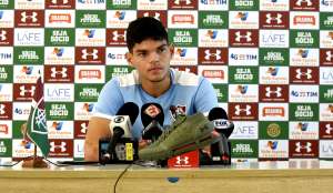 Ayrton Lucas lamenta sequência ruim e vê parada benéfica para o Fluminense