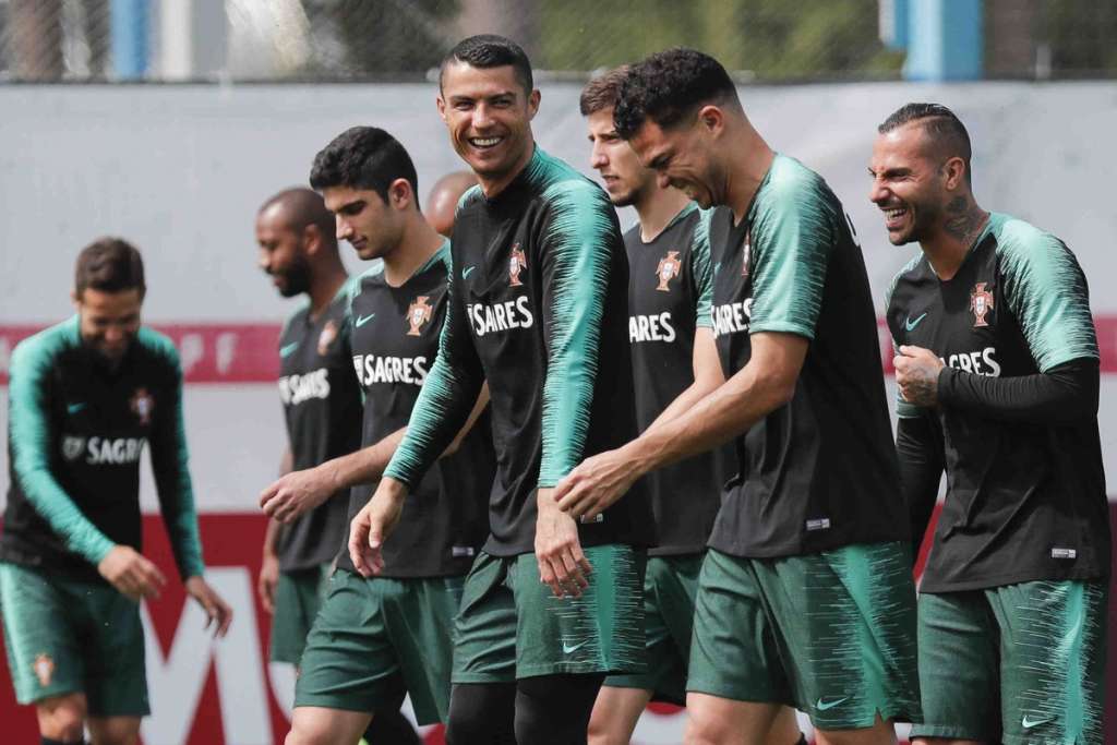 Meia português exalta Cristiano Ronaldo, mas admite favoritismo da Espanha