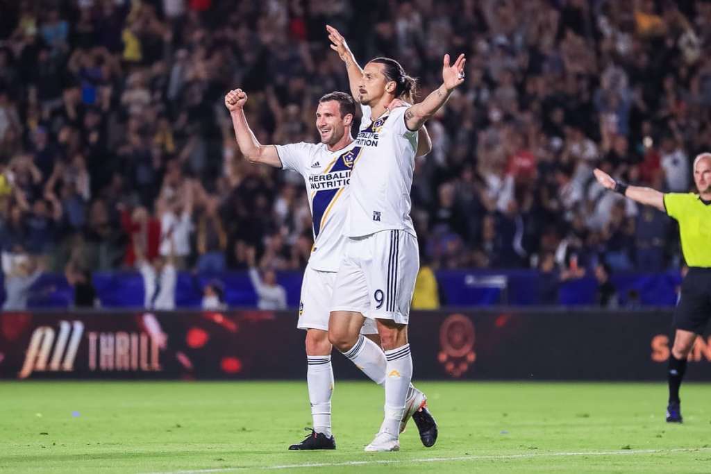 Fora da seleção sueca, Ibrahimovic chega à Rússia como garoto-propaganda