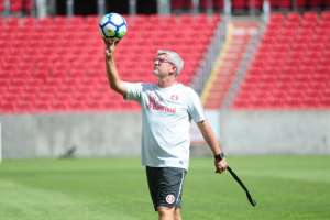 Com Edenilson suspenso, Odair Hellmann esconde a escalação do Inter