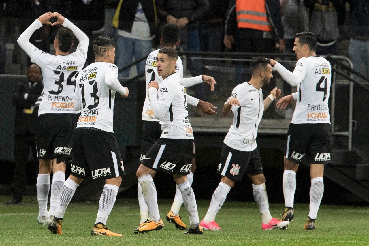 Diretor do Corinthians garante que clube fechará patrocínio master ainda este ano