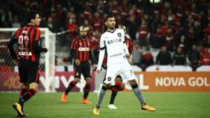 Botafogo x Atlético-PR - Bota tenta voltar a vencer após dois empate para cola no G6