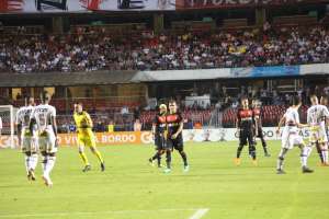 Rhayner, atacante do Vitória, diz que árbitro agiu de má fé no Morumbi