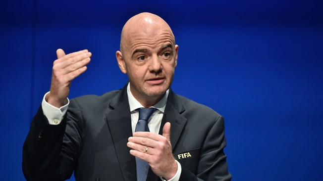 Após prometer US$ 775 milhões a dirigentes, Infantino vê lucro da Fifa cair muito