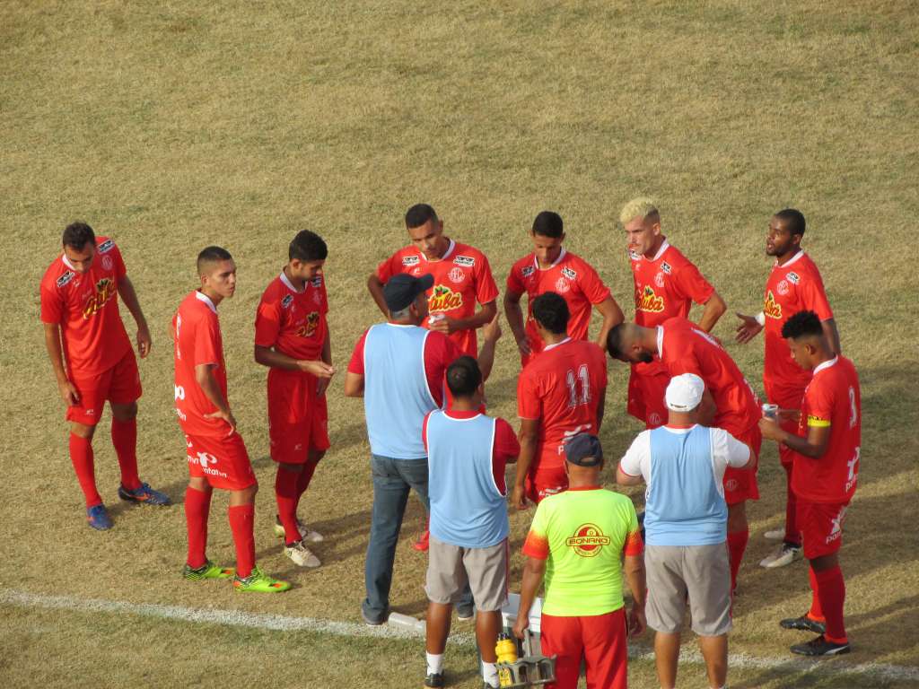 Jorge Saran tem dois desfalques para escalar time titular do América (Foto: Muller Merloto Silva)
