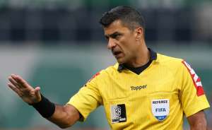 Árbitro brasileiro na Copa diz estar pronto para usar VAR na Rússia