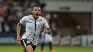 Maycon dá adeus ao Corinthians com derrota e se diz 'triste pelos últimos jogos'