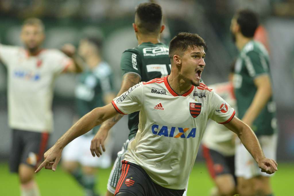 Thuler vem sendo o cara da defesa do Flamengo