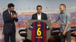 Xavi vê Neymar à frente de Cristiano Ronaldo: 'Vai substituir o Messi em 3 anos'