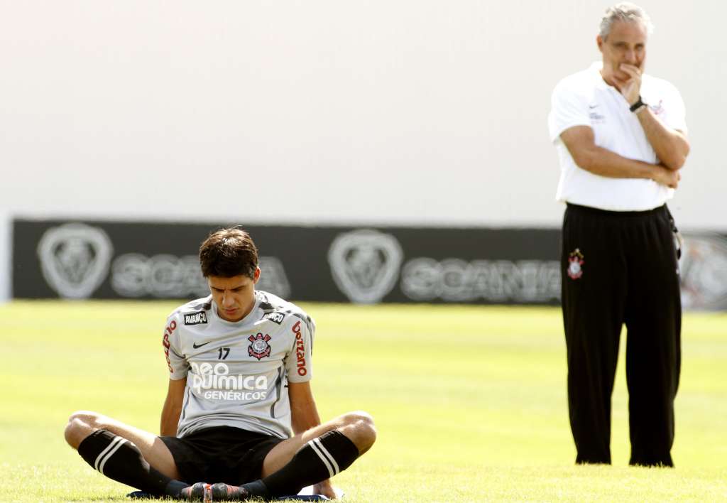 Observado por Tite, Moradei treina no Corinthians, campeão brasileiro de 2011 (Foto: Rodrigo Coca / Fotoarena) 