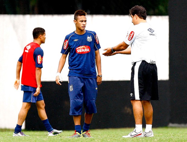 Martelotte orienta Neymar em treino no Santos (Foto: Ricardo Saibun / Santos FC) 