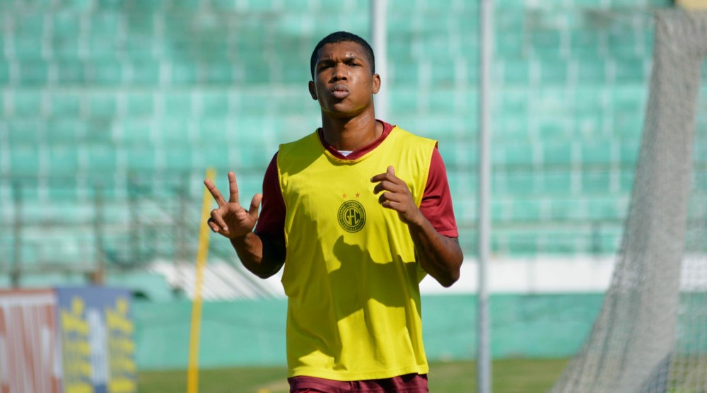 Série B: Guarani rescinde com lateral-esquerdo Rafael Ferro