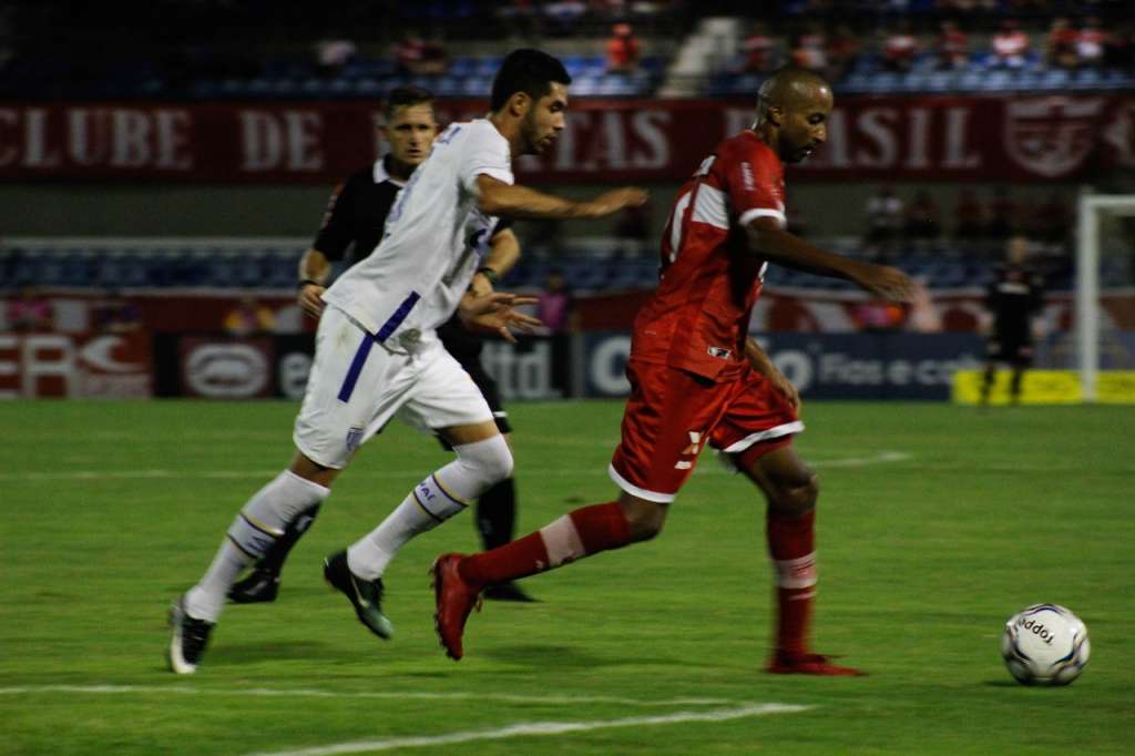 O CRB não sabe o que é vencer há cinco jogos e está na lanterna do campeonato