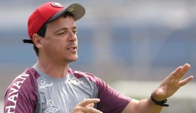 Fraca campanha do Furacão, dirigido por Fernando Diniz, gera crise política no Furacão. Cai o técnico ou sai a Diretoria