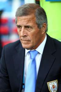 Como um segredo, Óscar Tabárez evita falar sobre sua doença e se foca no Uruguai
