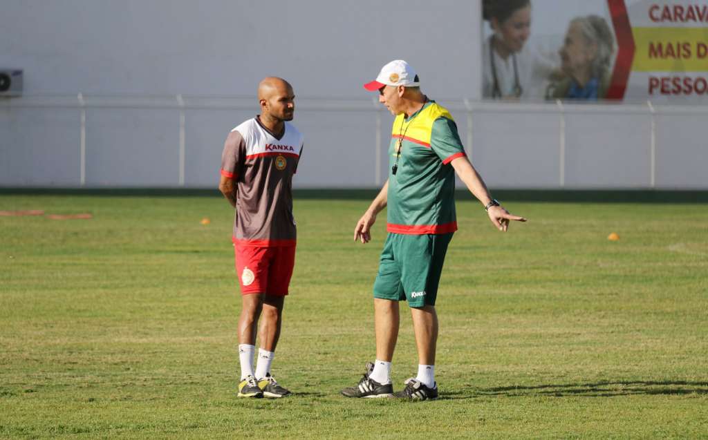 Na sétima colocação do grupo A com 10 pontos, a Juazeirense busca diante do Confiança somar pela primeira vez como visitante na competição
