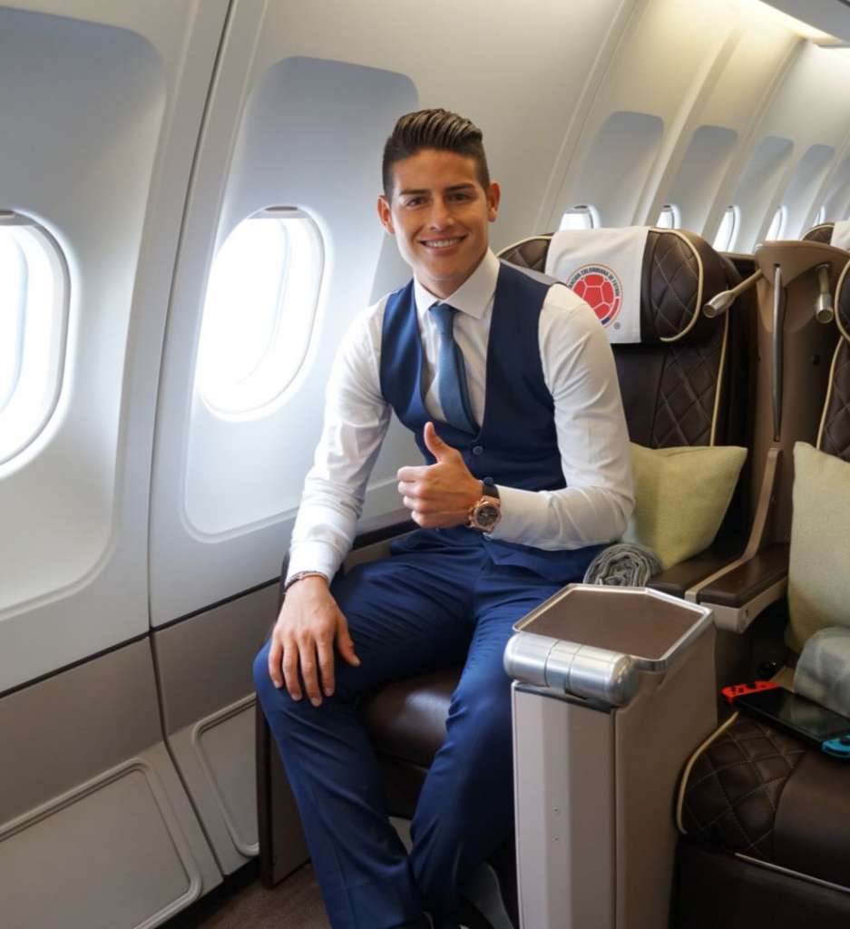 James Rodríguez volta a treinar e deve reforçar a Colômbia na estreia