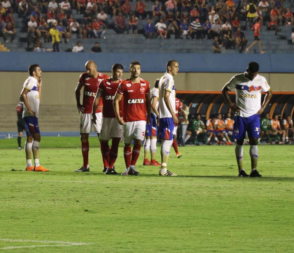 O Vila Nova não vence há seis jogos e vai ter pela frente o rival Atlético-GO (Foto: Douglas Monteiro/Vila Nova)