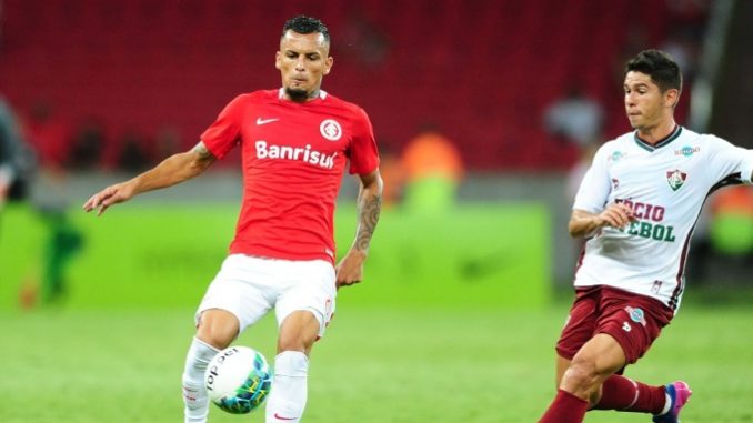 Série B: Guarani fica perto de contratar lateral Alemão, ex-Inter e hoje no Paraná