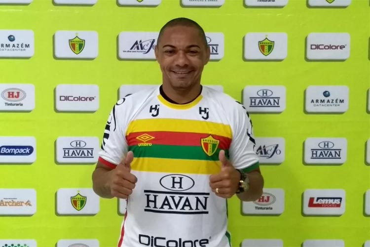 Série C: Santa Cruz anuncia destaque do Brusque-SC e fecha elenco