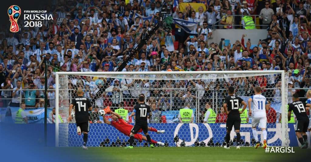 Messi desperdiçou um pênalti contra Islândia