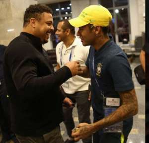 Ronaldo visita a concentração da seleção antes da estreia na Copa do Mundo