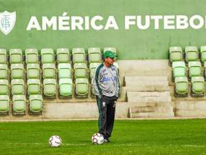 Enderson Moreira deixa América-MG e acerta com Bahia