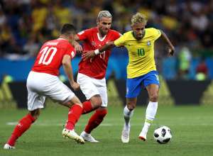 Copa do Mundo: Neymar admite que sentiu dores no pé, mas garante 