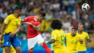 Copa do Mundo: Autor do gol da Suíça, Zuber nega ter feito falta em Miranda