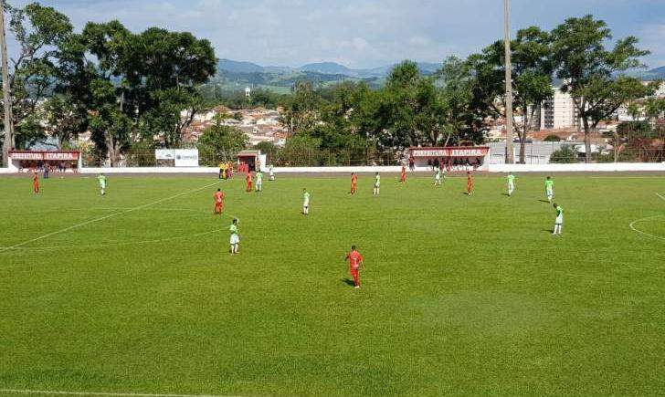 Segundona: Elenco da Itapirense se divide para torcer por Brasil e Colômbia