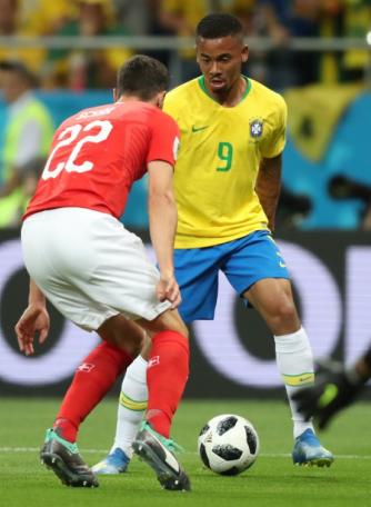 Gabriel Jesus: poucos dribles