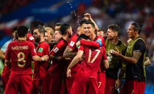 Cristiano Ronaldo mostra-se solidário na defesa em comparação com Messi e Neymar