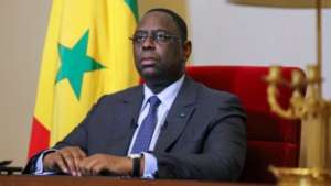 Viagem de presidente do Senegal para acompanhar sua seleção vira polêmica