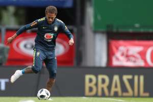 Copa do Mundo: Neymar deixa treino mais cedo com dores no tornozelo