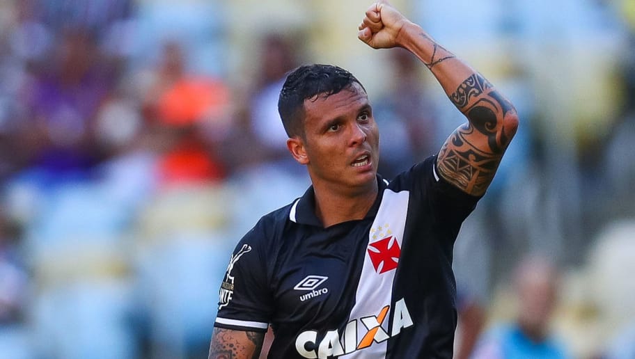 Ramon prevê disputa com Henrique por vaga no Vasco, mas exalta concorrente