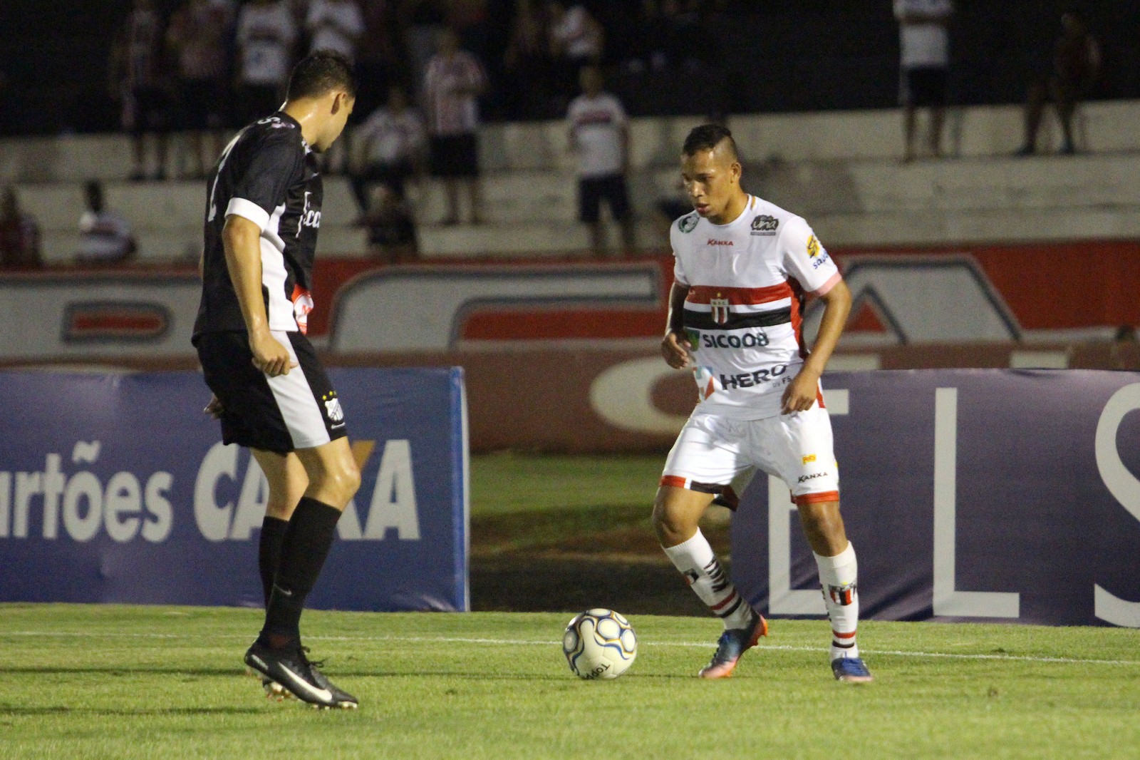Série C: Caio se firma como titular no Botafogo-SP, mas mantém pés no chão